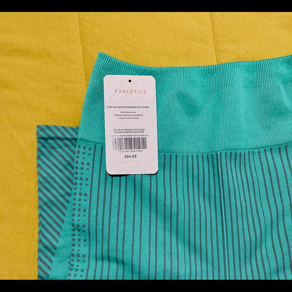 FABLETICS 3-piece workout set - Picture 4 of 5